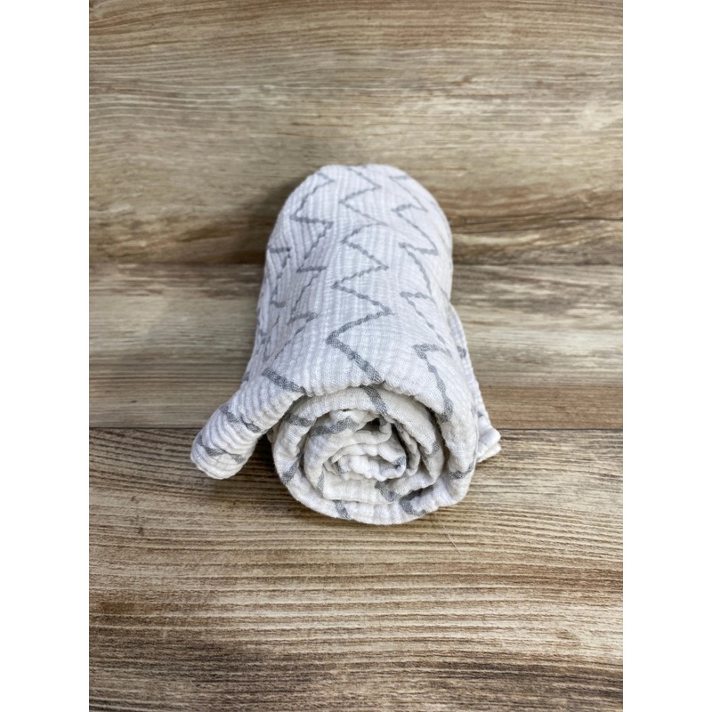 Baby Steps Chevron Muslin Receiving Blanket White 36" x 36"