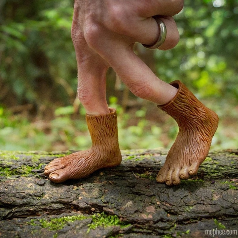 Archie McPhee Bigfoot Finger Feet Pack of 2