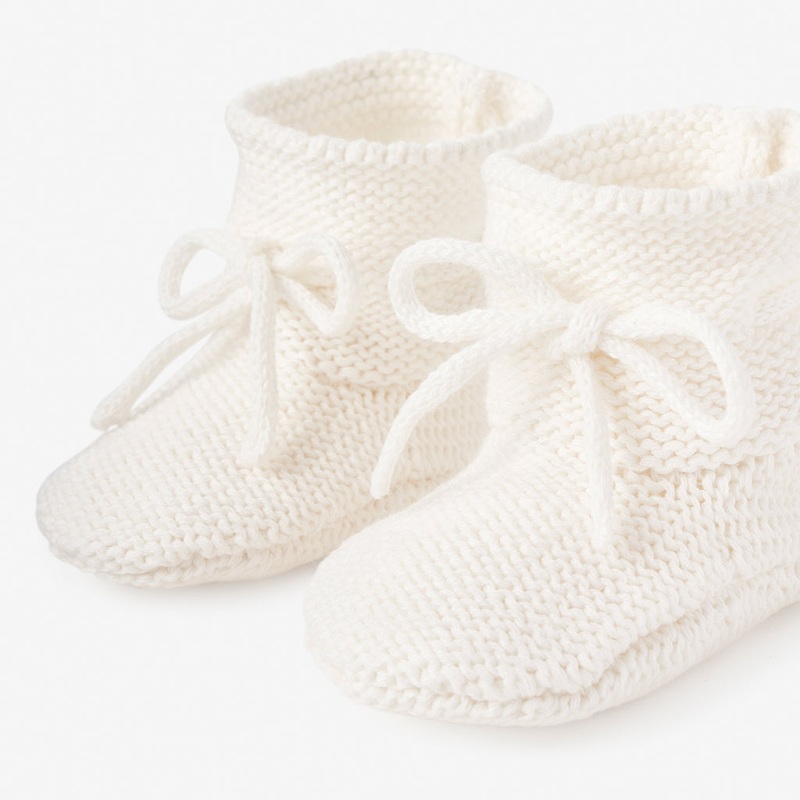 ELEGANT BABY WHITE GARTER KNIT BABY BOOTIES